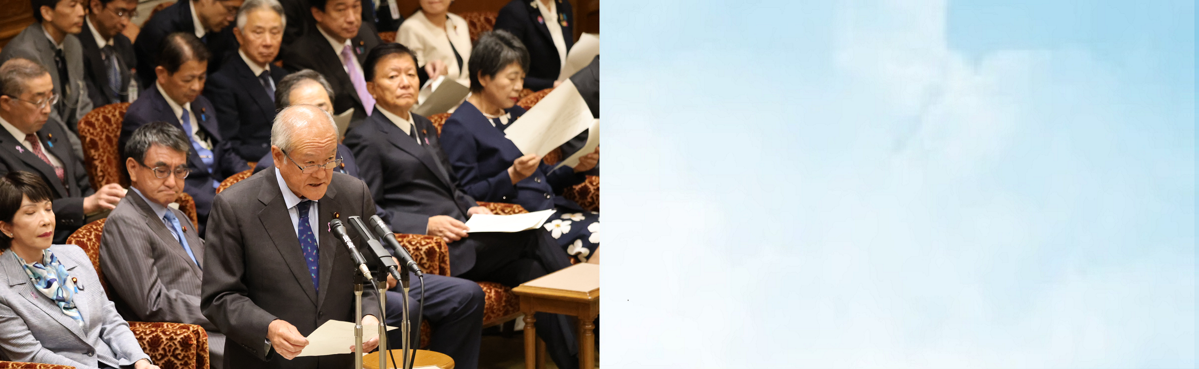 令和5年度補正予算の主旨説明を行う鈴木大臣