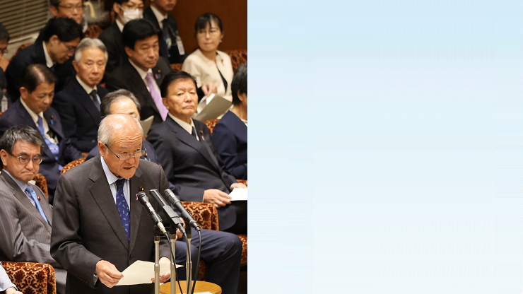 令和5年度補正予算の主旨説明を行う鈴木大臣