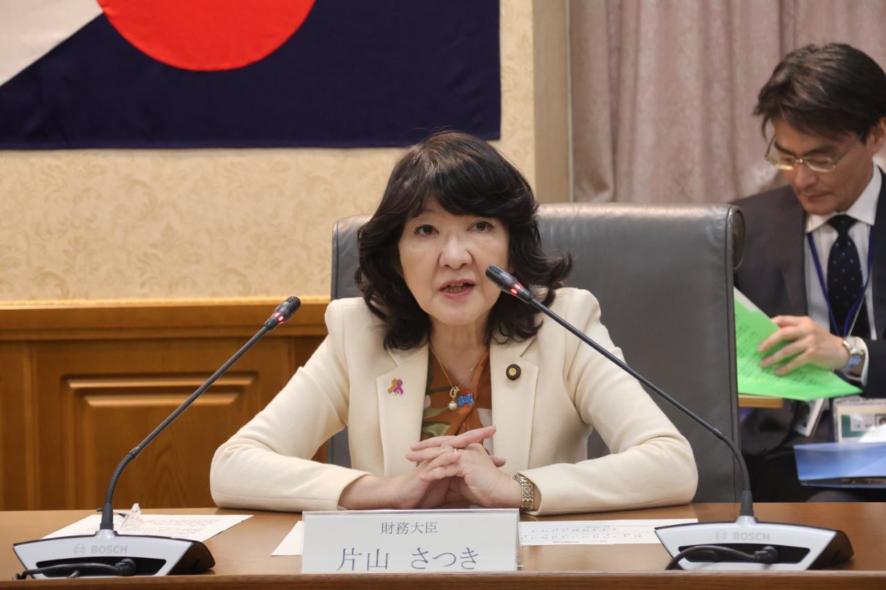 訓示をする片山大臣