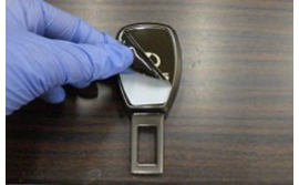 （シールを剥がしたところ、別の標章を発見）の写真