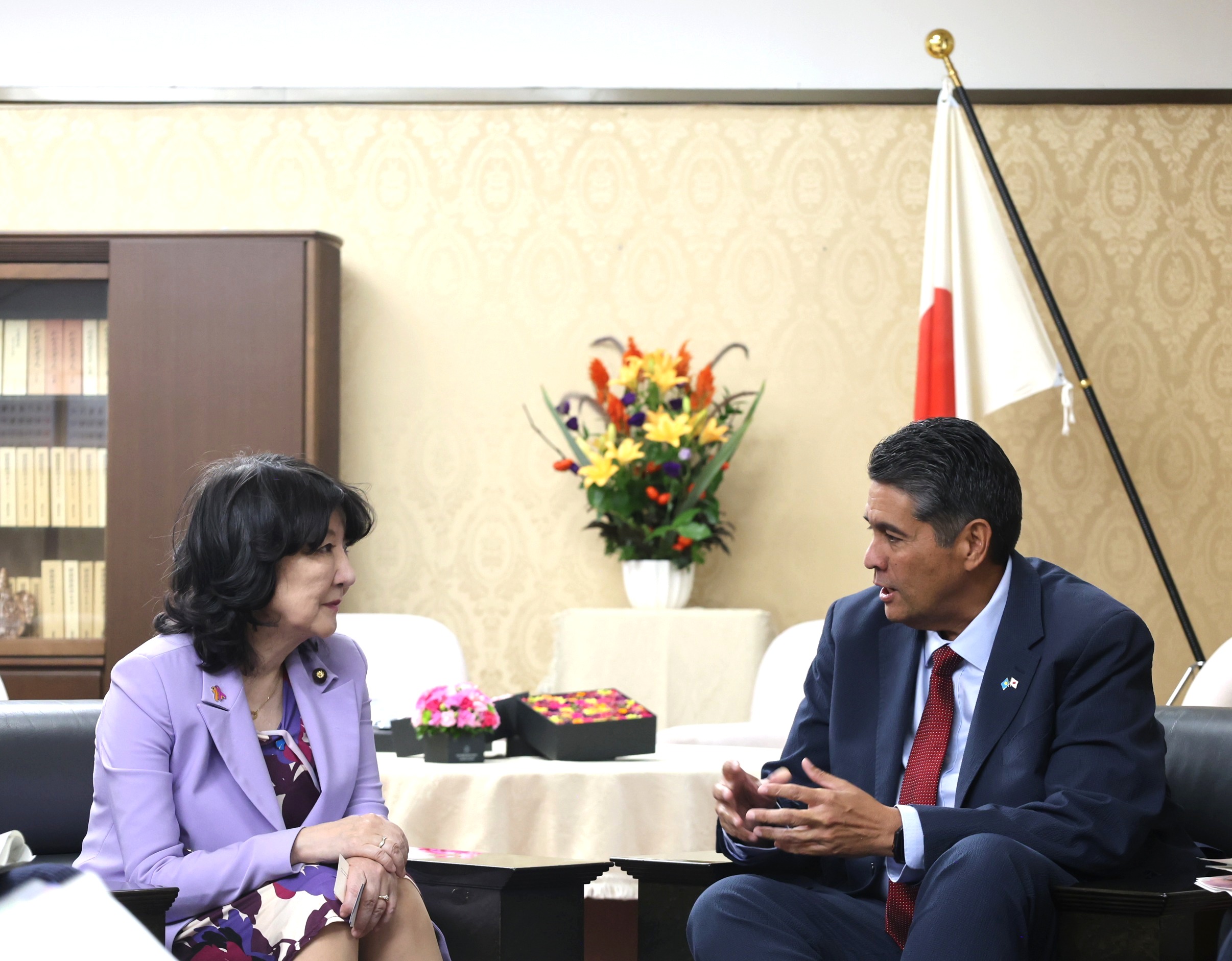 片山財務大臣とパラオ共和国のウィップス大統領兼財務大臣の面会（令和7年10月29日）