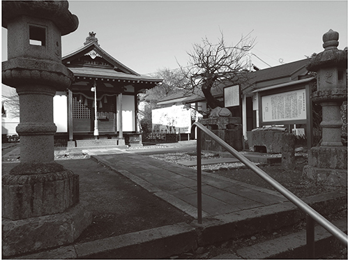 新大工町からほど近い桜馬場（さくらばば）天満神社（筆者撮影）。ちょうど200年前（1826（文政9）年）に初めて、出島オランダ商館長を筆頭に江戸に向かうシーボルト一行は、ここで見送り人と別れの盃を交わし、旅の安全を祈願した。