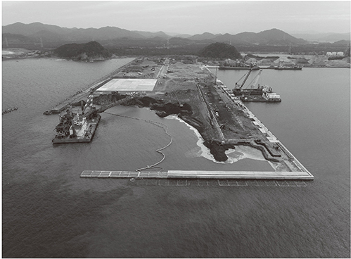 整備中の川内港唐浜地区（R8.2月撮影）　提供：鹿児島県
