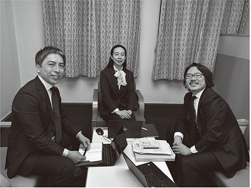 (左から、遠藤企画官、奥室長、松尾管理官)
