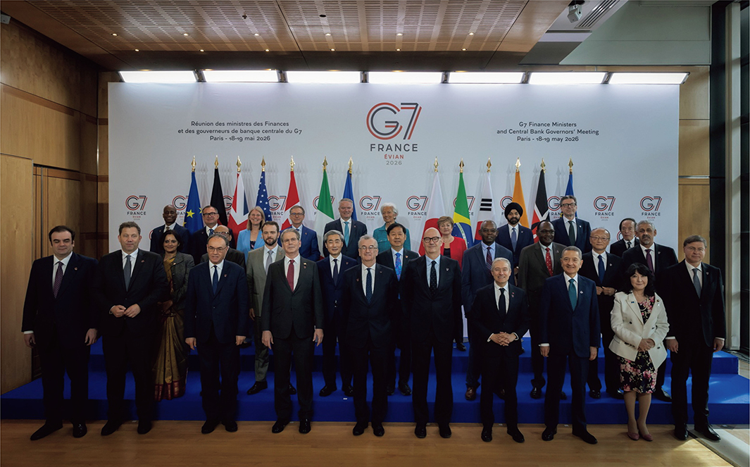 Ｇ７財務大臣・中央銀行総裁会議に出席する片山大臣（５月１９日、於：フランス・パリ）