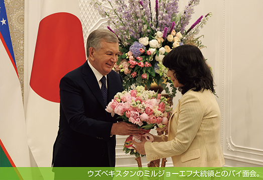 ウズベキスタンのミルジョーエフ大統領とのバイ面会。