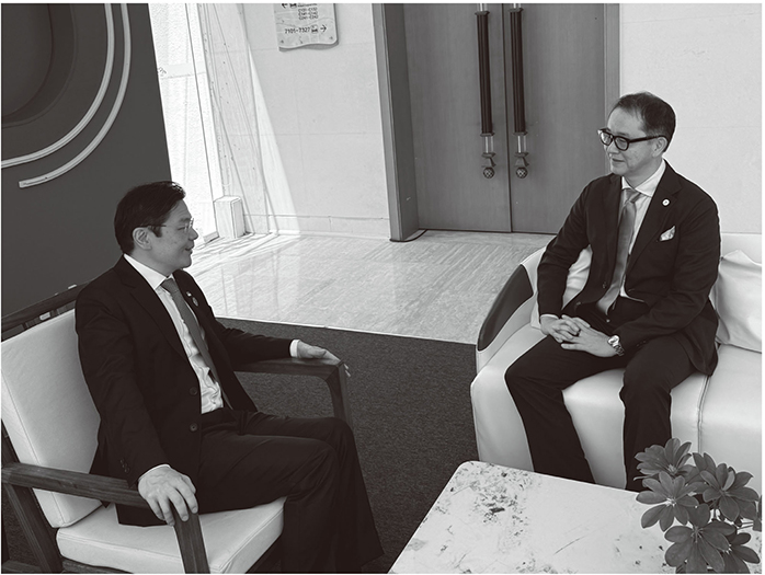写真2　シンガポールのローレンス・ウォン首相と著者の面会
