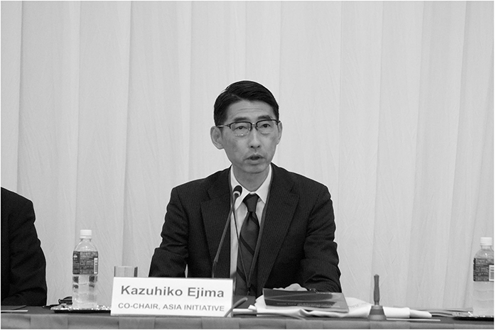 （写真3）共同議長として議事進行を務める江島長官