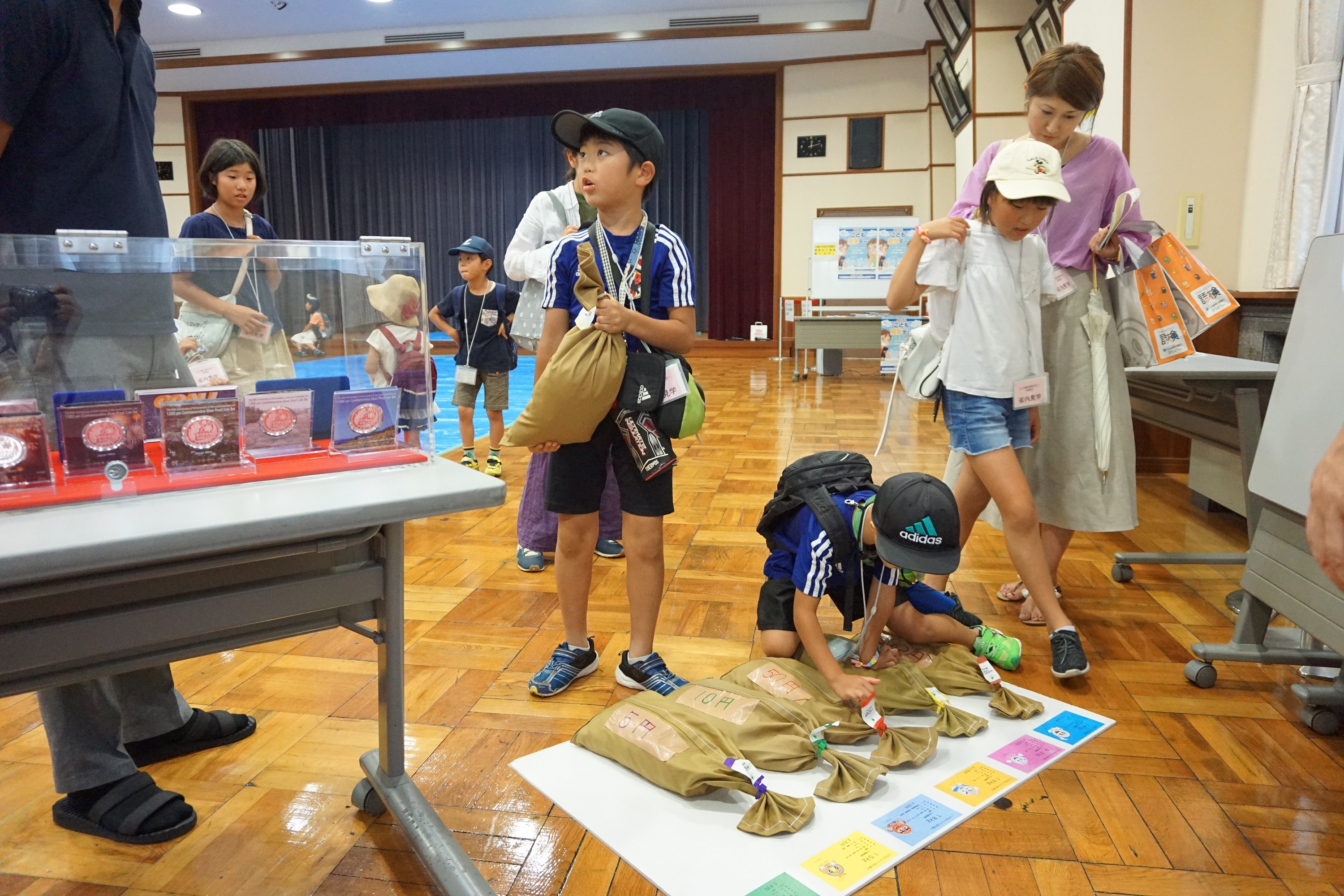 こども霞が関見学デーの写真（貨幣）