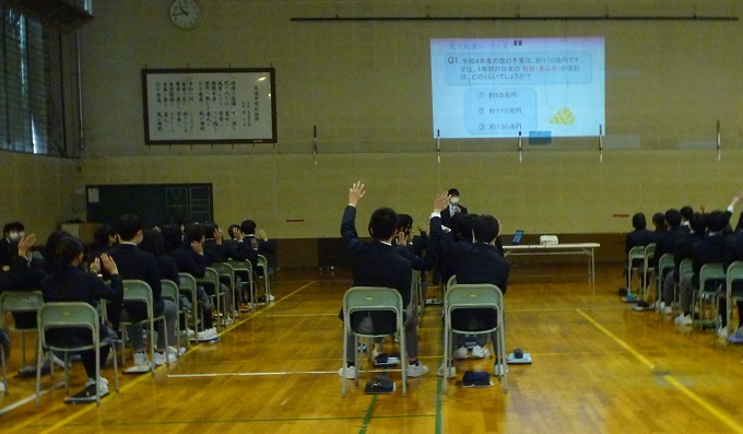 講義の様子（函館市立本通中学校）