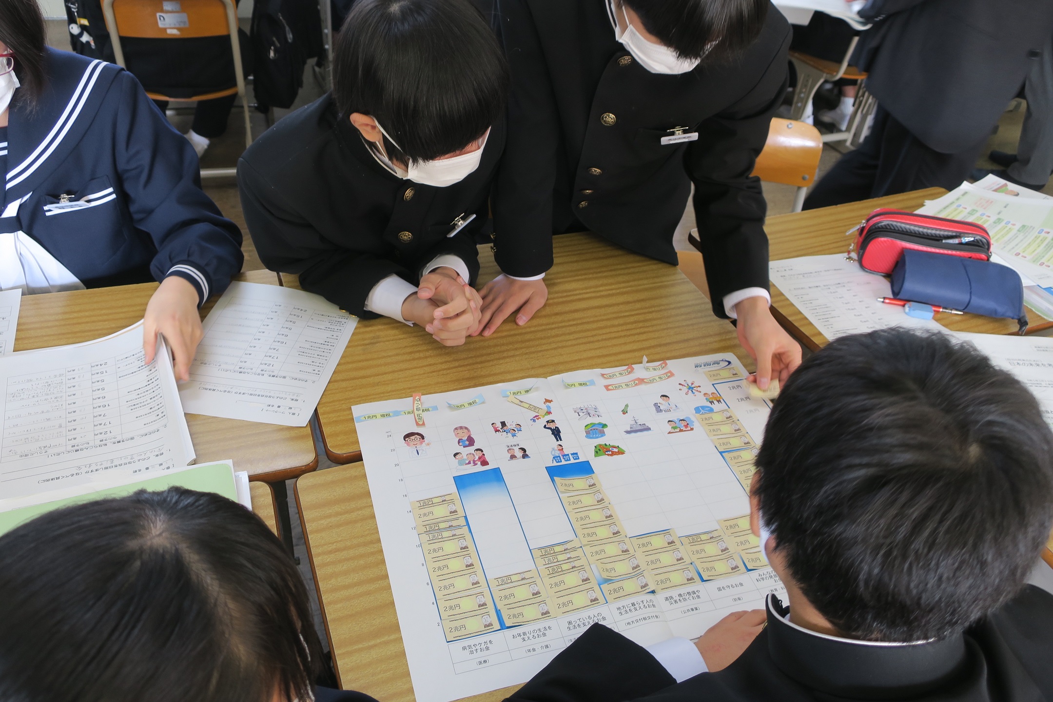 グループワークの様子（尾道市立長江中学校）