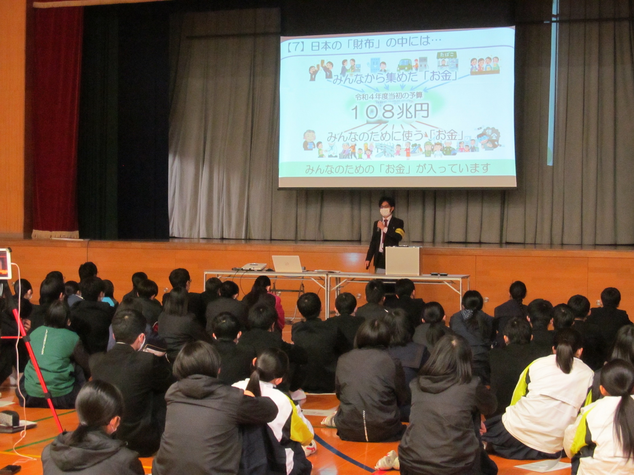 講義の様子（香川大学教育学部附属坂出中学校）