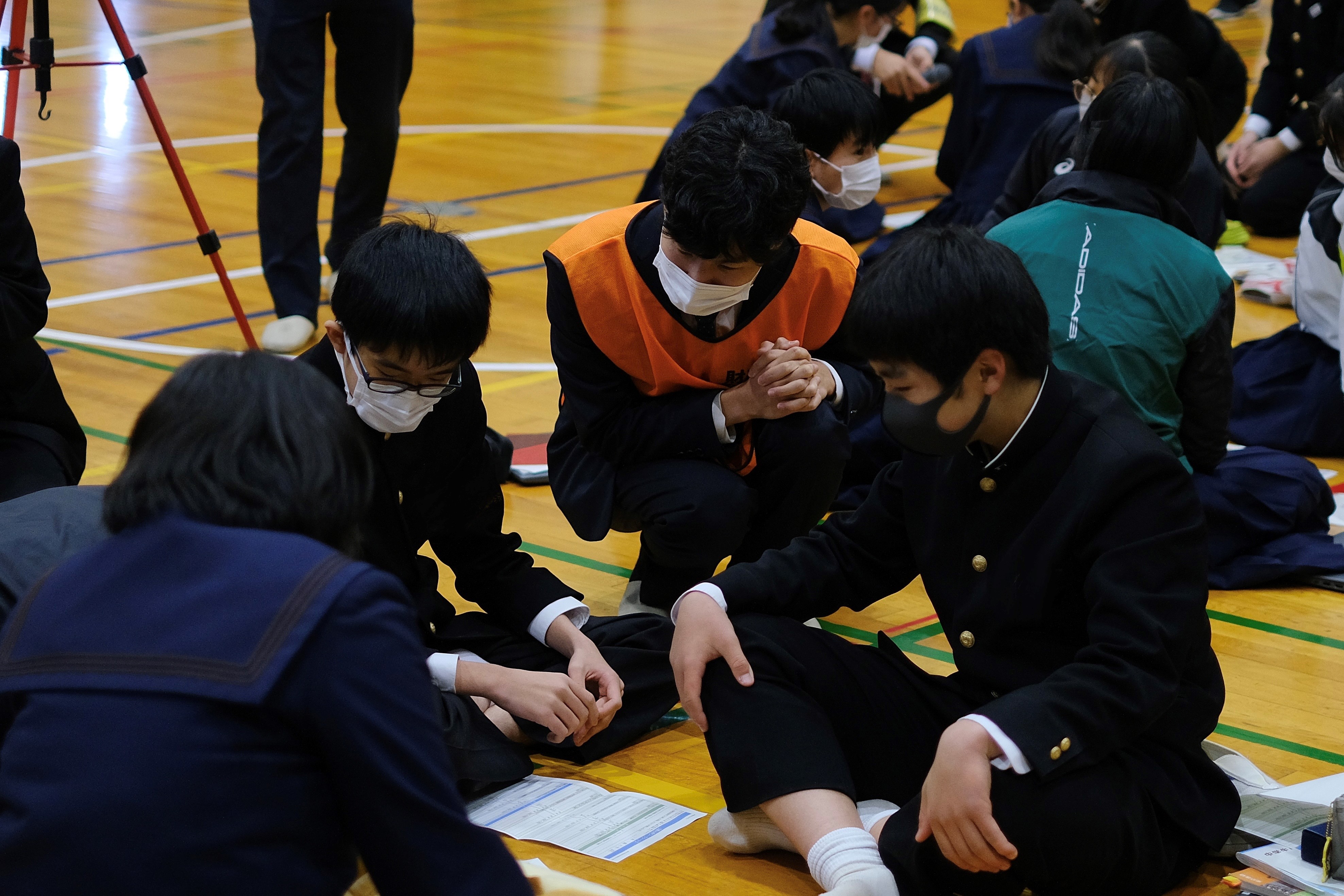 グループワークの様子(香川大学教育学部附属坂出中学校)